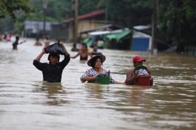 Những hình ảnh về trận lũ lịch sử khiến hơn 71000 ngôi nhà tại Quảng Bình  ngập trong nước