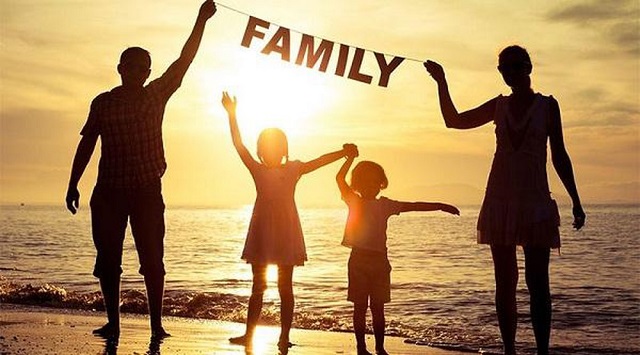 Gia đình là tổ ấm của tình yêu thương, nơi những người thân thương được hội tụ và chia sẻ niềm vui và nỗi buồn cùng nhau. Hình ảnh liên quan đến gia đình sẽ mang đến cho bạn cảm giác ấm áp và đầy yêu thương. Hãy đến và khám phá những khoảnh khắc tuyệt vời của gia đình trên trang web của chúng tôi.