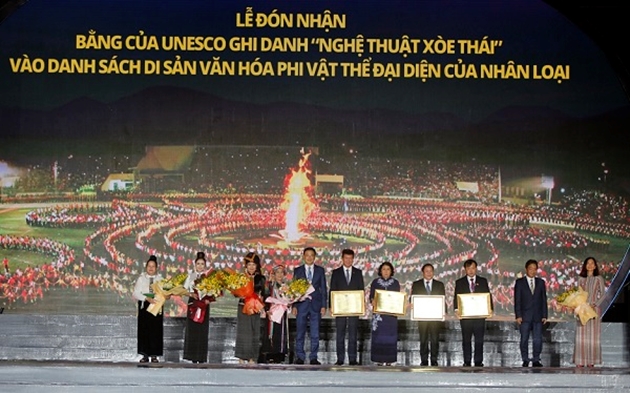 4 tỉnh Tây Bắc đón nhận bằng của UNESCO ghi danh nghệ thuật Xòe Thái vào danh sách Di sản Văn hóa phi vật thể đại diện của nhân loại. Ảnh: Bùi Bình