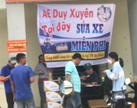 Nghĩa tình của những người thợ sửa xe máy Quảng Nam ra giúp dân vùng lũ