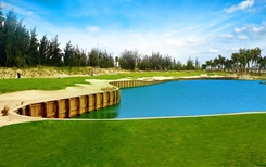 Sân bờ kè Nicklaus Course thuộc tổ hợp Da Nang Golf Resort được bình chọn “Top 100 Sân Gôn của châu Á và châu Úc”