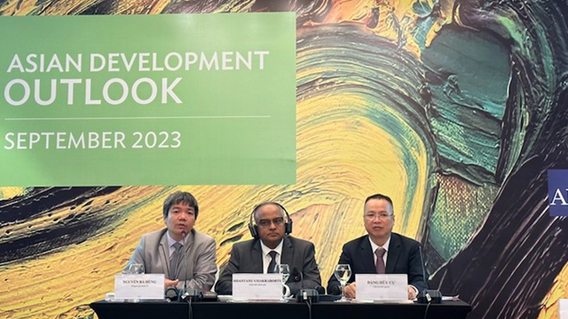 Họp báo của Ngân hàng Phát triển châu Á (ADB) cập nhật tình hình kinh tế Việt Nam sáng 27/9. Ảnh: NĐ