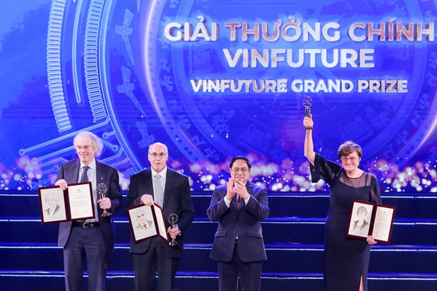 GS Katalin Kariko và TS Drew Weissman nhận Giải thưởng Chính VinFuture mùa đầu tiên, tháng 1/2022