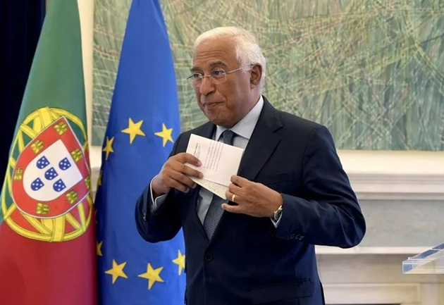 Thủ tướng Bồ Đào Nha Antonio Costa rời đi sau một cuộc họp báo tại Lisbon, Bồ Đào Nha và phủ nhận mọi cáo buộc về tham nhũng. Ảnh: Ana Brigida/AP
