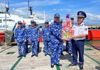 Cảnh sát biển đón Tết nơi đảo xa