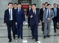 Chủ tịch Quốc hội thăm Khu Thí điểm thương mại tự do Thượng Hải