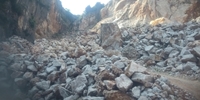 Tạm dừng khai thác mỏ đá núi Đụn vì phát hiện hang động