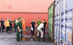 Phát hiện 6 container hàng khai gian dối để xuất khẩu kim loại trái phép