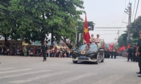 Nhân dân Điện Biên, du khách nô nức cổ vũ diễu binh, diễu hành kỷ niệm 70 năm Chiến thắng Điện Biên Phủ