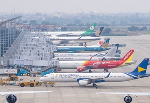 Bộ Tài chính “trần tình” về giá vé máy bay tăng cao do thuế, phí