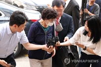 Hàn Quốc Xem xét tha tù trước thời hạn cho mẹ vợ Tổng thống