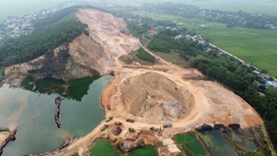 Đoàn kiểm tra liên ngành kiểm tra mỏ đất của Công ty Việt Lào liên quan đến đơn thư của công dân