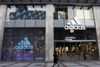 Cổ phiếu Adidas giảm do điều tra cáo buộc tham nhũng ở Trung Quốc